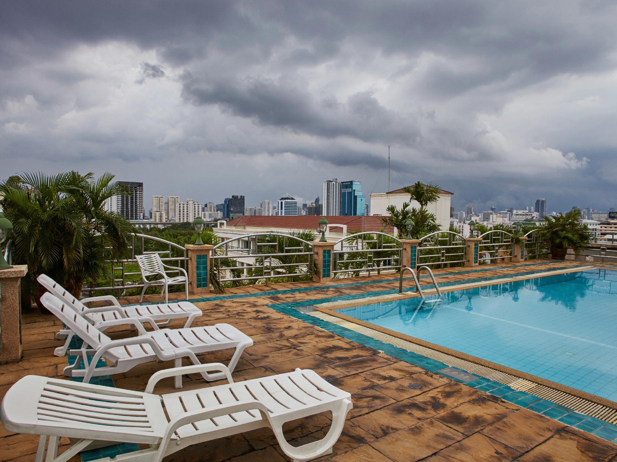 Royal Suite Hotel Bangkok Dış mekan fotoğraf