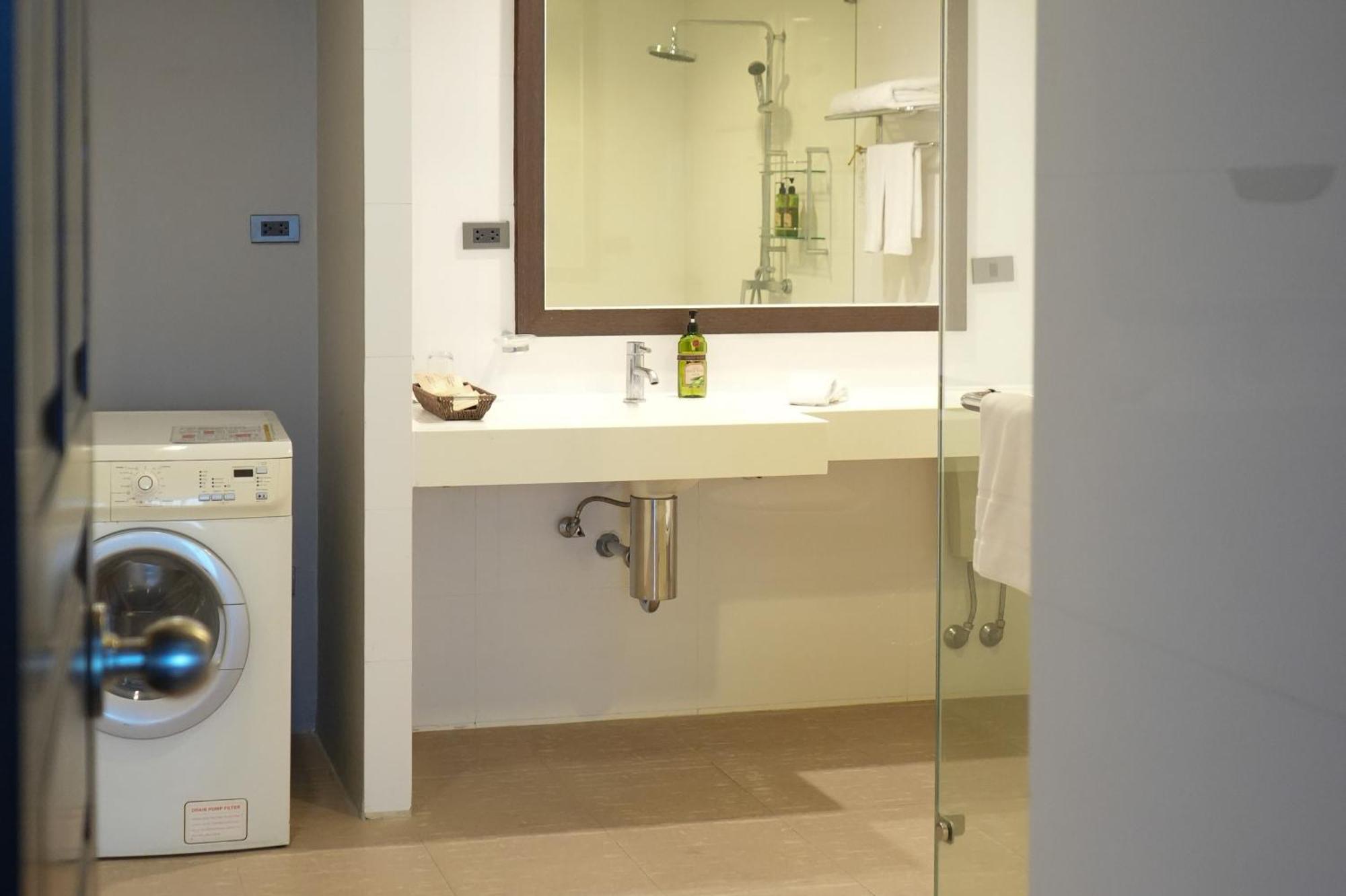 Royal Suite Hotel Bangkok Dış mekan fotoğraf