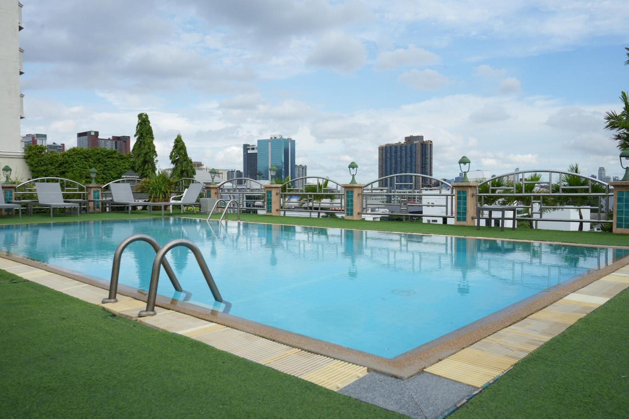 Royal Suite Hotel Bangkok Dış mekan fotoğraf