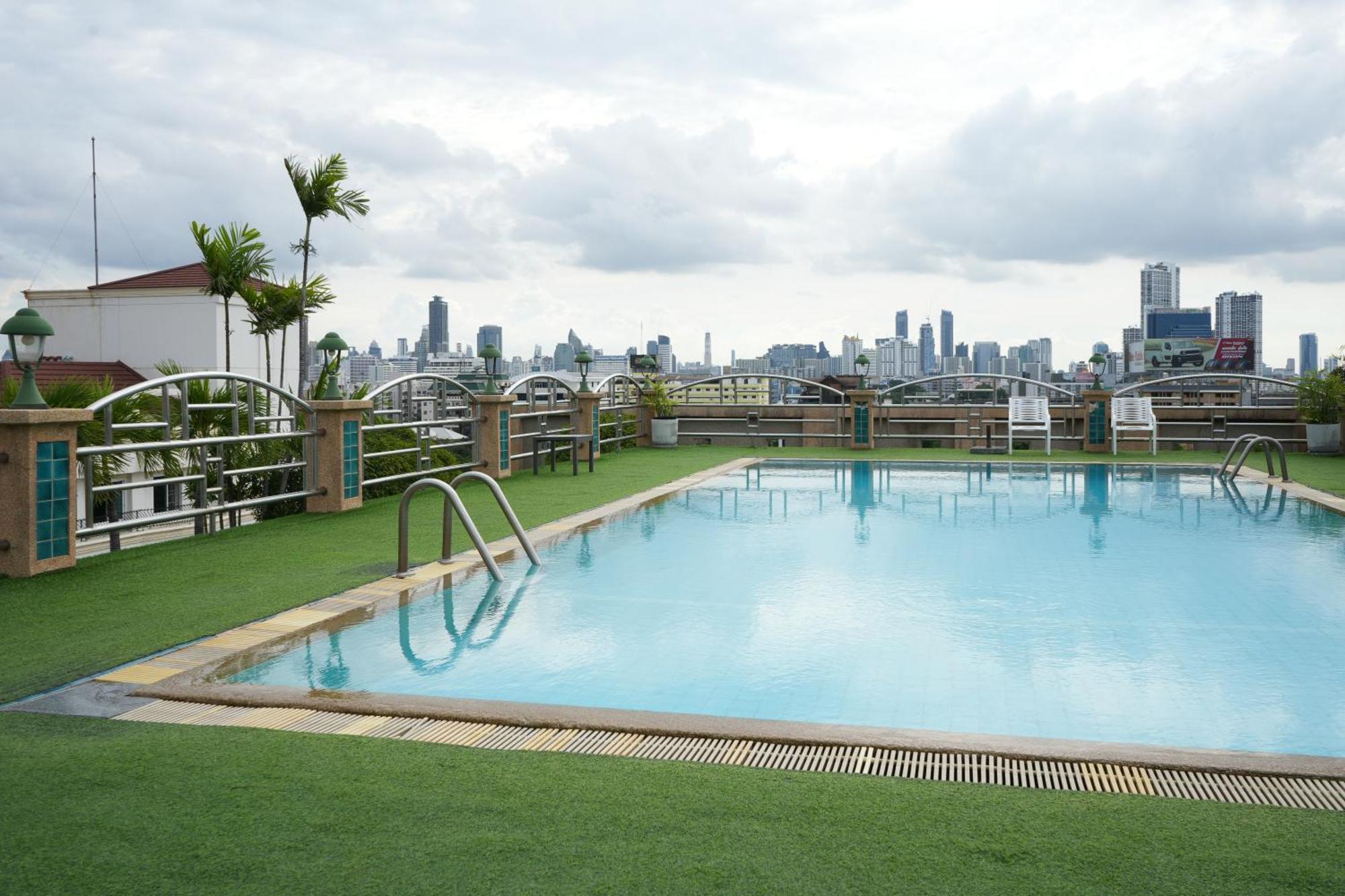 Royal Suite Hotel Bangkok Dış mekan fotoğraf